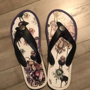 Cool Ed Hardy flip flops